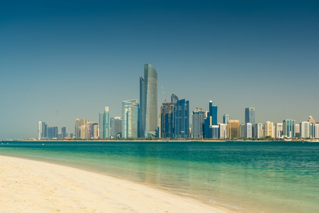 Corniche Abu Dhabi, Wisata Alun-Alun dan Pantai Favorit